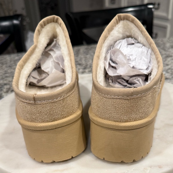 Forever Link Faux Fur Lined Slip On New in Box - Picture 7 of 10